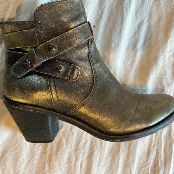 Otbt metallic gold boots • bexar • size 8.5 - Picture 2 of 3